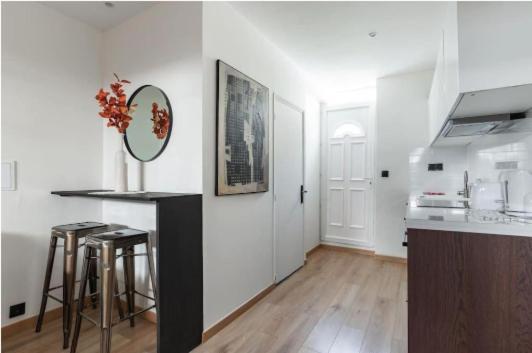 Apartment Batignolles Truffaut Charming 4p-1br Paris
